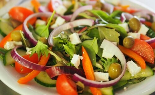 El chef Jordi Cruz da la clave definitiva para aliñar una ensalada