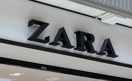 Zara cambia el horario de sus establecimientos en Navidad