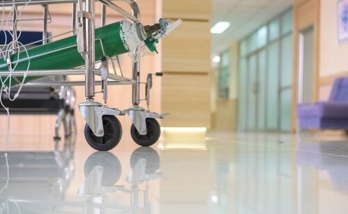 Ambas acudieron al hospital pero fueron dadas de alta erróneamente con gastroenteritis