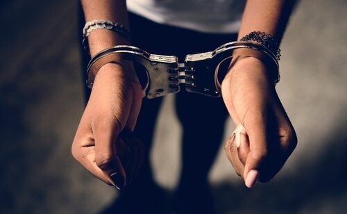 La joven ha sido acusada de asesinato