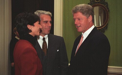 William Jefferson Clinton junto a Jeffrey Epstein y Ghislaine Maxwell