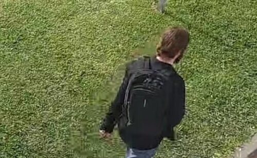 Última imagen de Airam Concepción caminando con una mochila