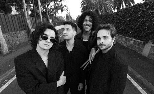 Postcode lanza su primer álbum, Broadcast from nowhere