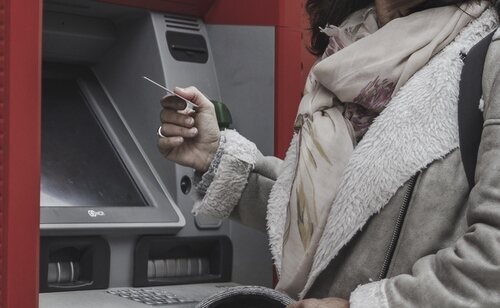 Las entidades bancarias habitualmente adelantan el pago de la pensión