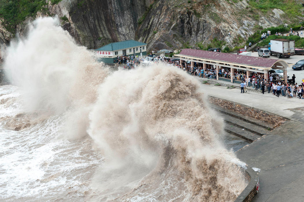 Vamos a ver las olas, a ver si nos coge una