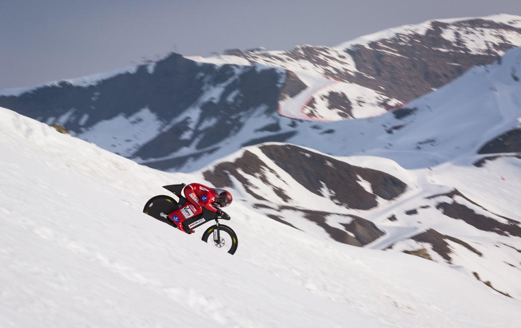 Eric Barone desciende por la nieve a 223,30 km/h