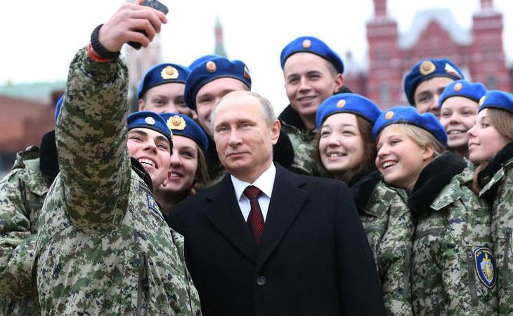 Piensas que Putin es Satanás hasta que lo ves en un selfie