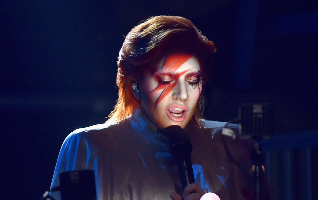 Lady Gaga en su homenaje a David Bowie