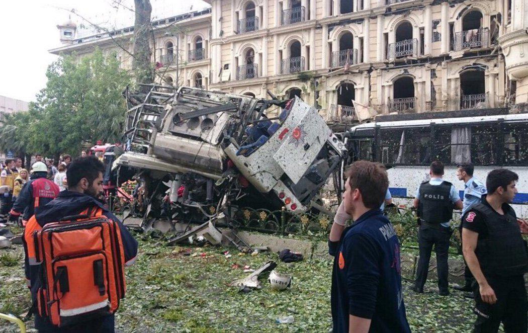 Explosión en Estambul por un posible atentado a un autobús policial