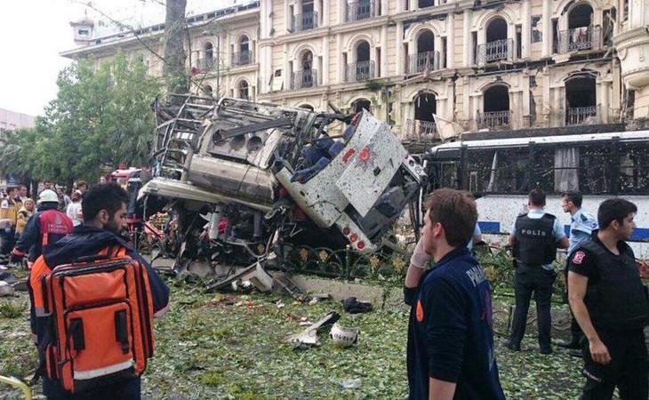 Explosión en Estambul por un posible atentado a un autobús policial