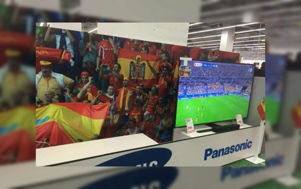 La bandera franquista con la Selección en Media Markt