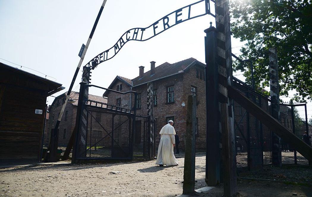 El Papa Francisco visita Auschwitz