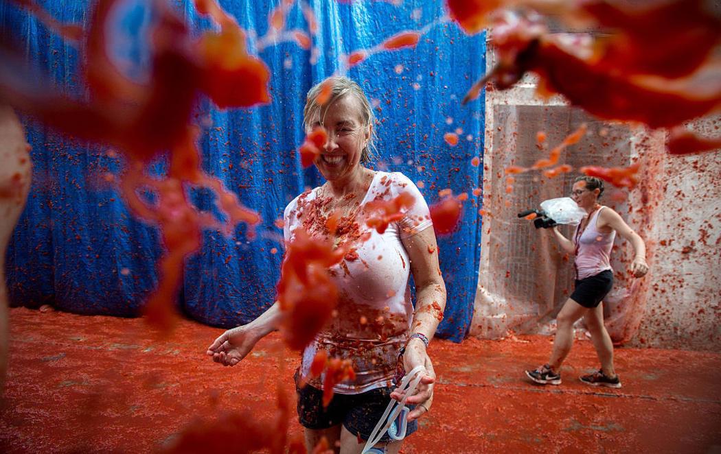 La Tomatina inunda Buñol otro año más