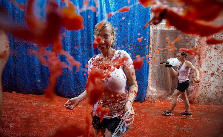 La Tomatina inunda Buñol otro año más