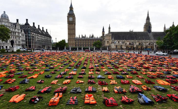 Un cementerio de chalecos salvavidas en Londres para defender a los refugiados