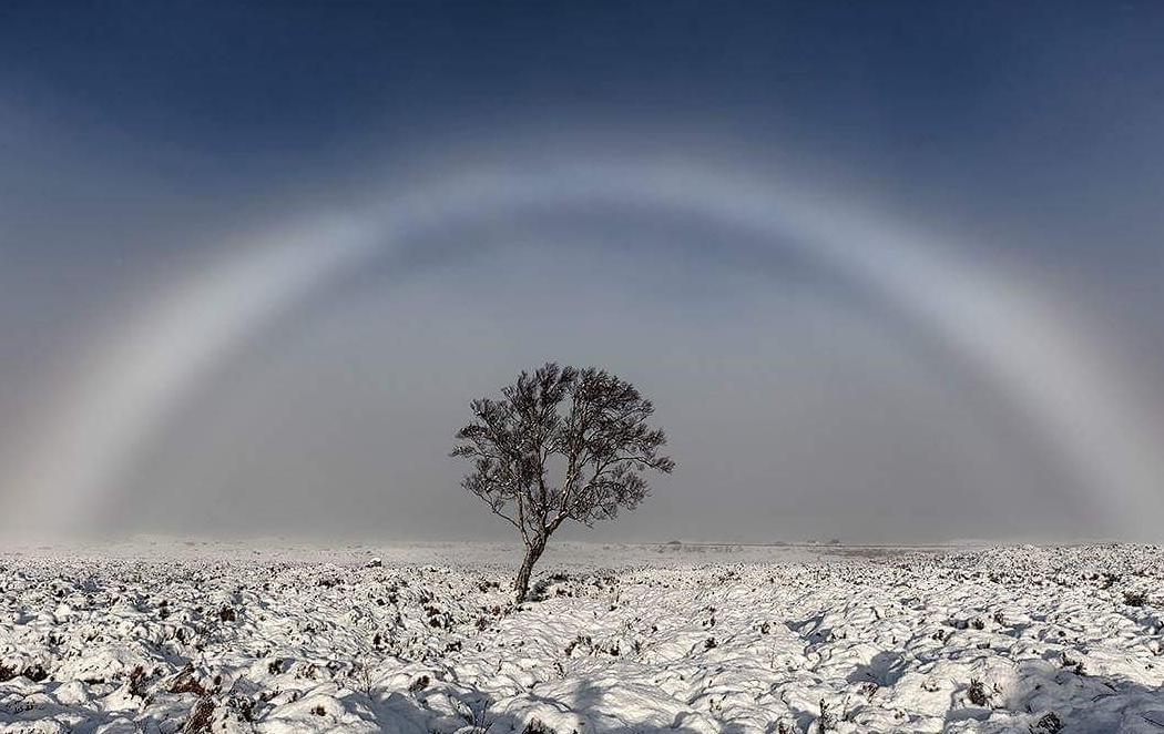 Un fotógrafo captura en Escocia este increíble arcoíris blanco