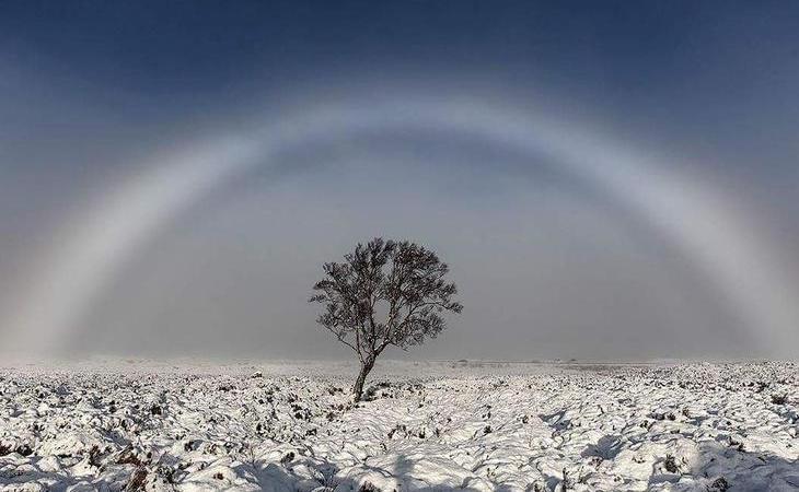 Un fotógrafo captura en Escocia este increíble arcoíris blanco