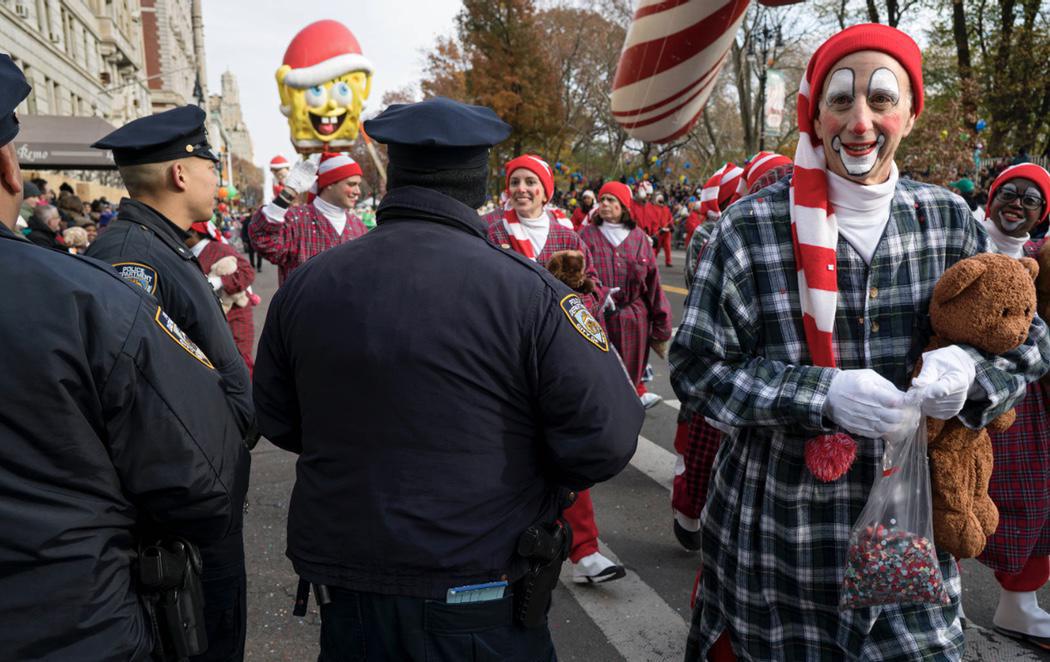 El desfile de Acción de Gracias de Nueva York se desarrolla bajo la más absoluta seguridad