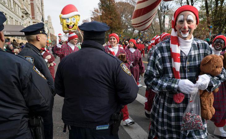 El desfile de Acción de Gracias de Nueva York se desarrolla bajo la más absoluta seguridad