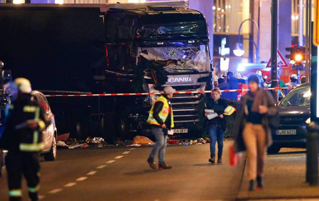 Un atentado con un camión deja al menos 12 muertos en Berlín