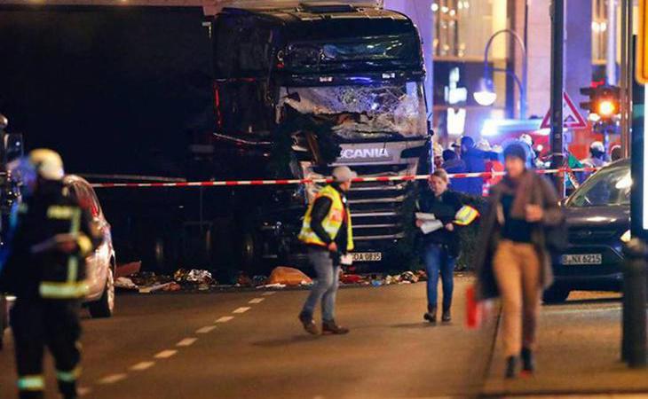 Un atentado con un camión deja al menos 12 muertos en Berlín