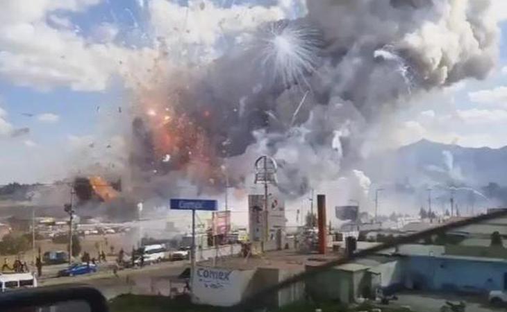 Mueren 31 personas en la explosión de un mercado de petardos en México