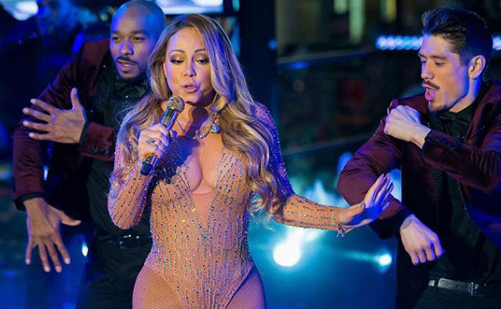 Mariah Carey huye del escenario tras una catastrófica actuación debido a problemas con el playback