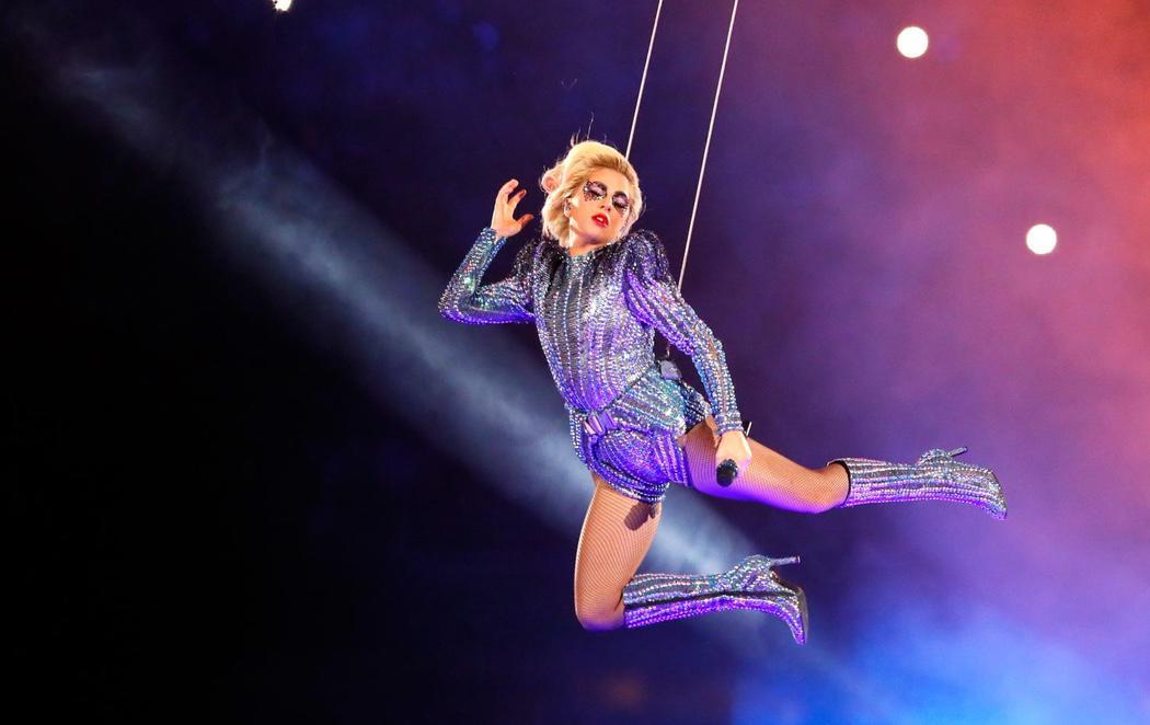 Lady Gaga brilla en la Super Bowl