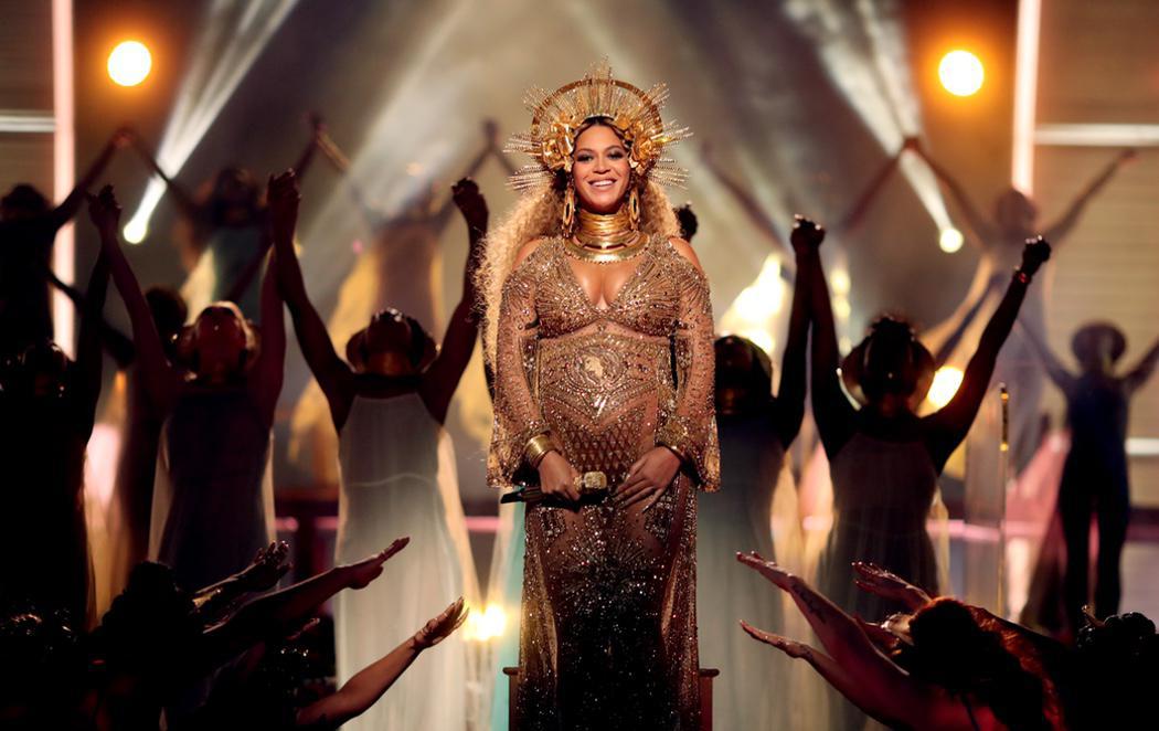 Beyoncé, una diosa de la maternidad en los Grammy