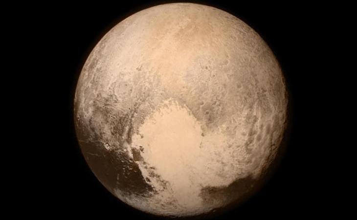 Científicos afirman que Plutón debería volver a ser planeta