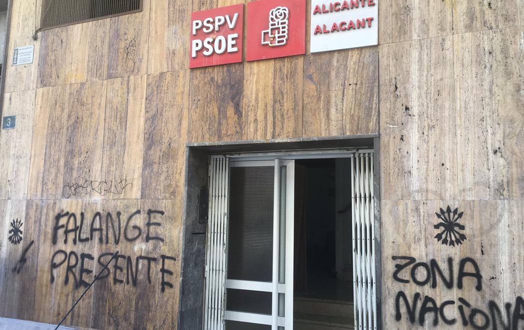 Realizan varias pintadas falangistas en las sedes de Podemos, PSOE y Compromís de Alicante