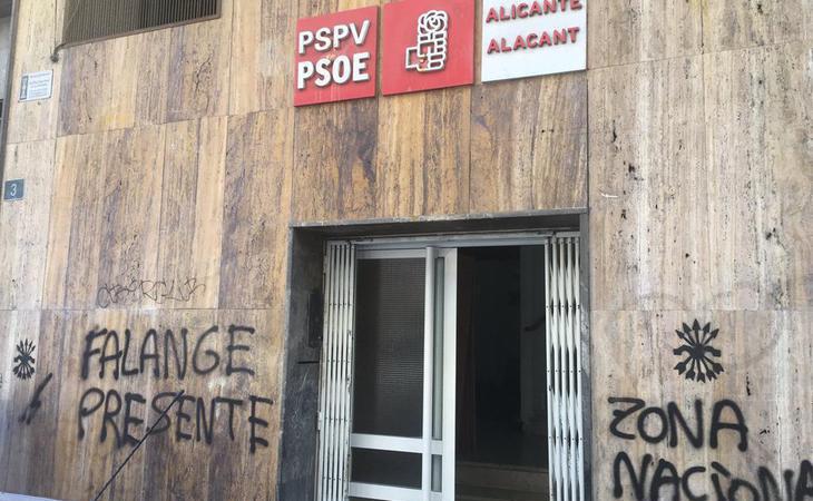 Realizan varias pintadas falangistas en las sedes de Podemos, PSOE y Compromís de Alicante