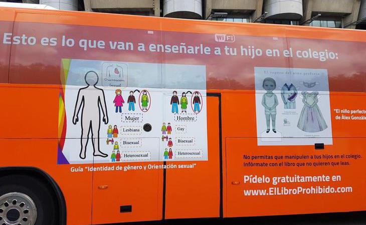 La Policía municipal de Madrid denuncia al enésimo autobús transfóbico de Hazte Oír