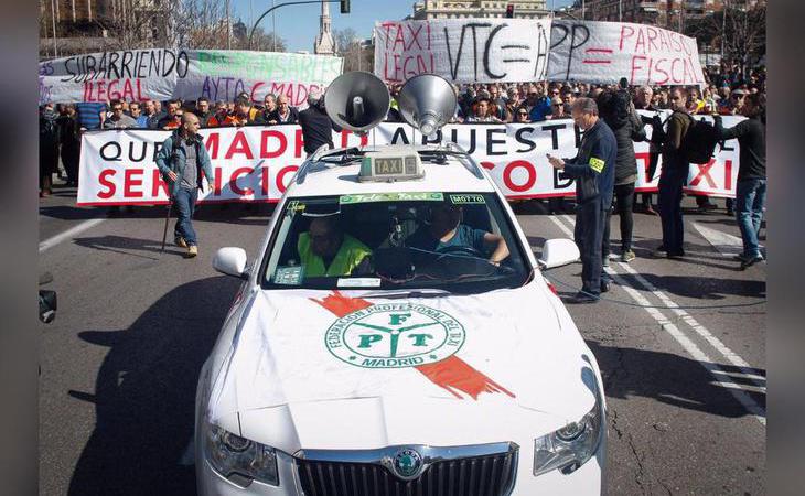 Masiva huelga y manifestación de los taxistas en contra de los gigantes Uber y Cabify