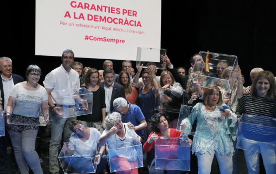 La Guardia Civil irrumpe en el Teatro Nacional de Cataluña para investigar un acto del referéndum