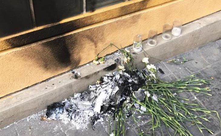 Varios proetarras queman la ofrenda en honor de Miguel Ángel Blanco en Getafe (Madrid)