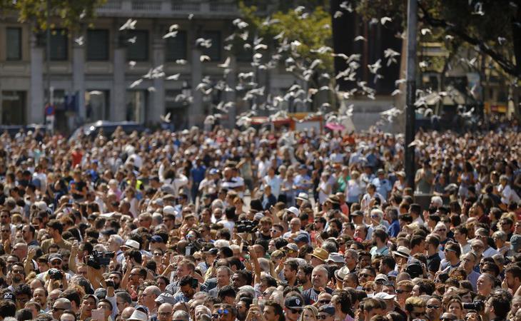 Barcelona grita "No tinc por", "No tengo miedo" durante la concentración de repulsa al atentado