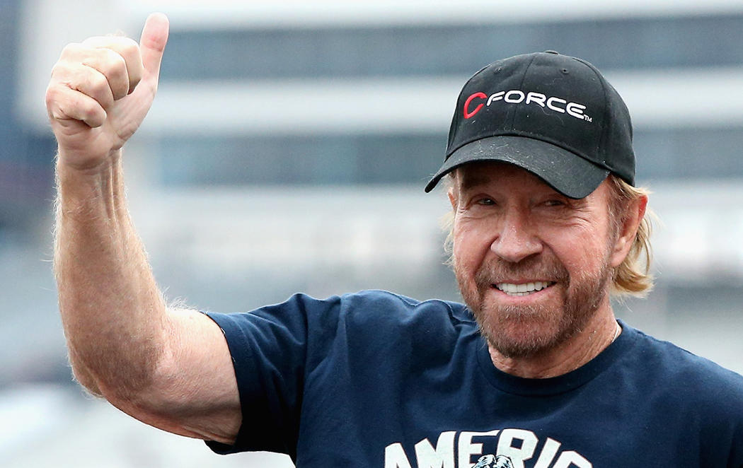 Chuck Norris se recupera de dos infartos seguidos y no es un chiste