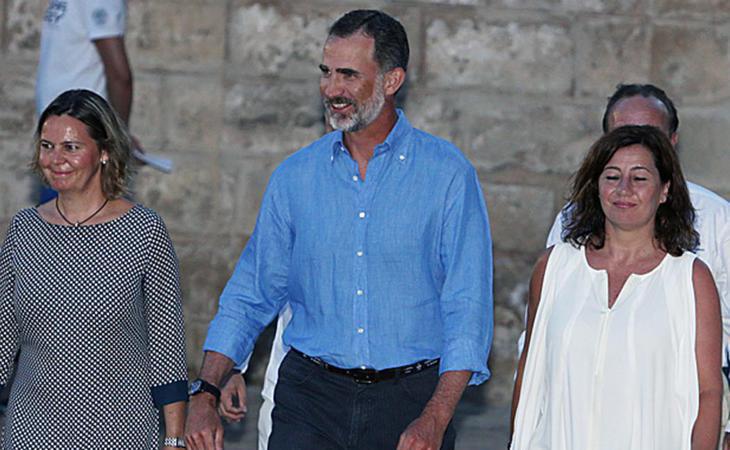 El Rey Felipe coincide en una boda en Palma con la 'amiga entrañable' de su padre