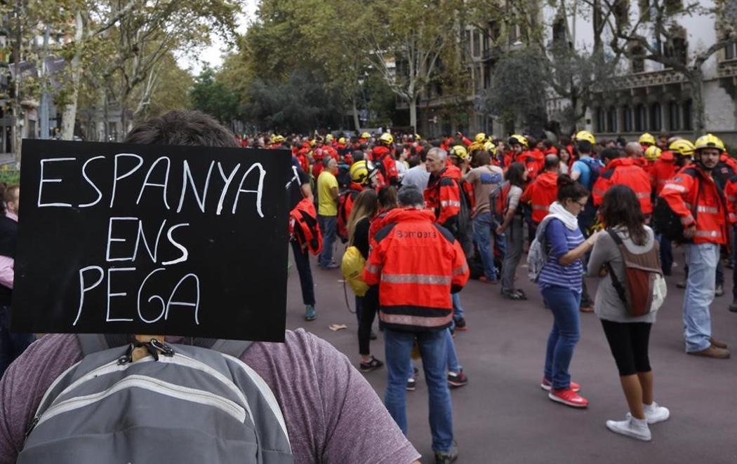 Cataluña toma las calles durante la huelga general convocada contra la represión policial