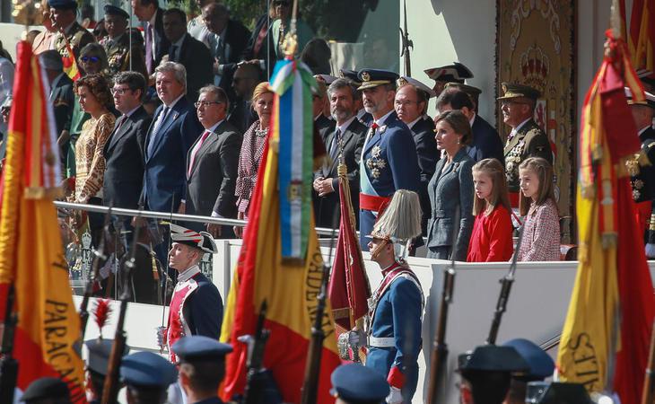 Los reyes presiden el desfile del Día de la Hispanidad en pleno desafío soberanista catalán