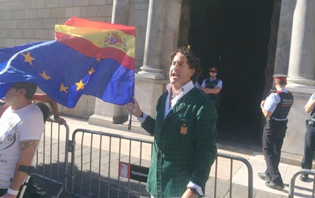 Álvaro de Marichalar convoca una manifestación ante la Generalitat... y se queda solo