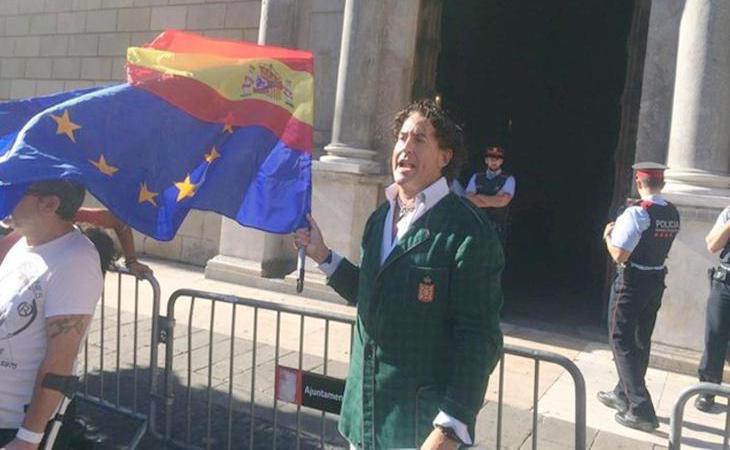 Álvaro de Marichalar convoca una manifestación ante la Generalitat... y se queda solo