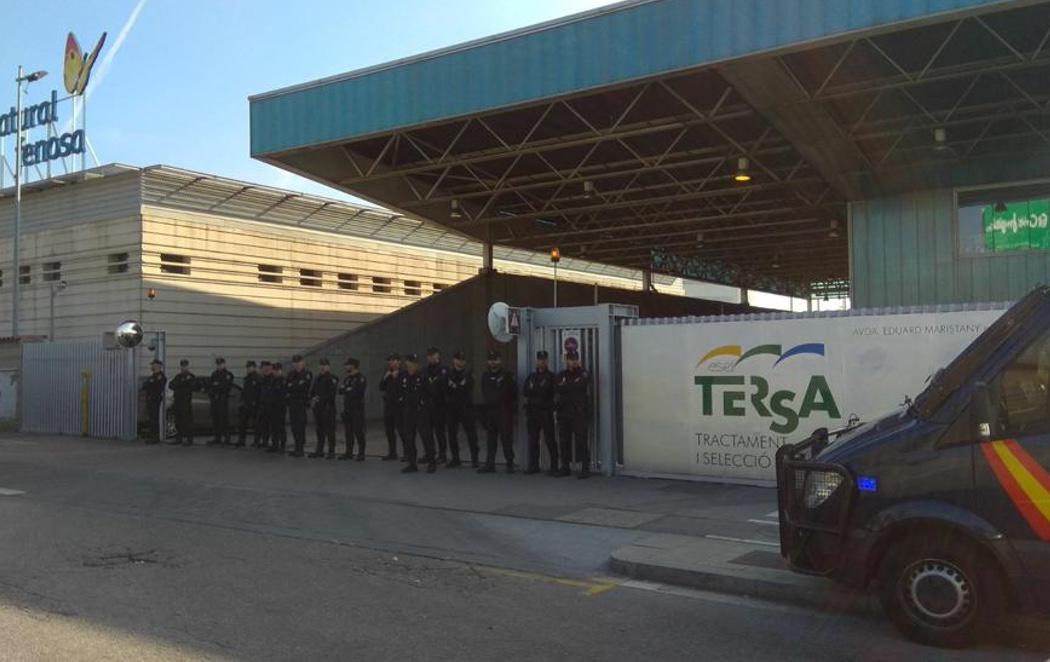 La Policía Nacional evita la quema de documentación por parte de los Mossos d'Esquadra