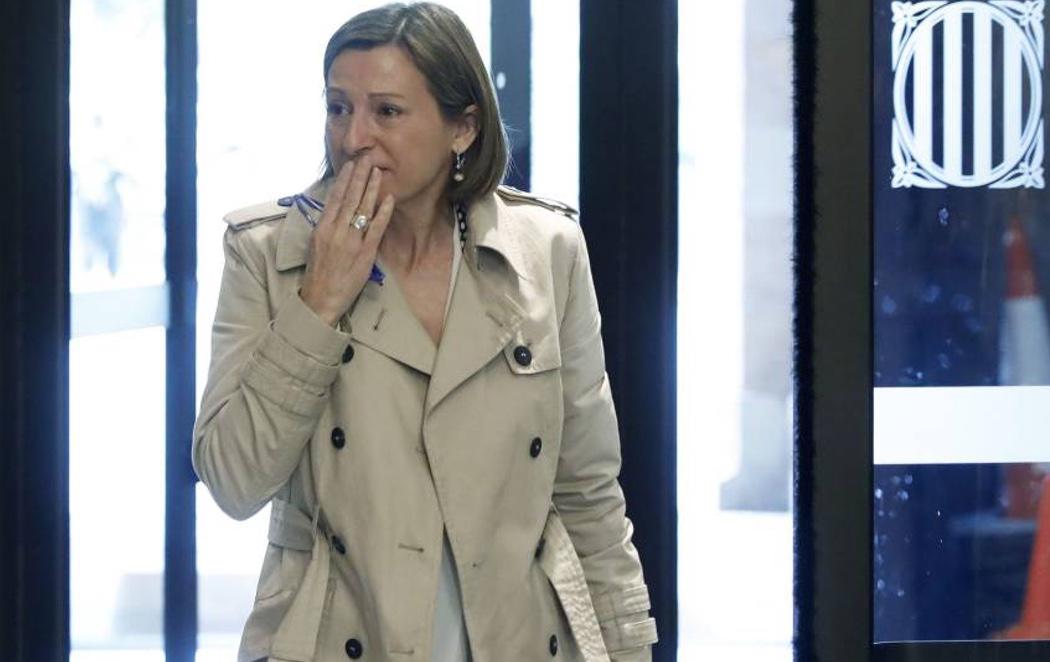 Carme Forcadell acaba entre lágrimas al regresar al Parlament