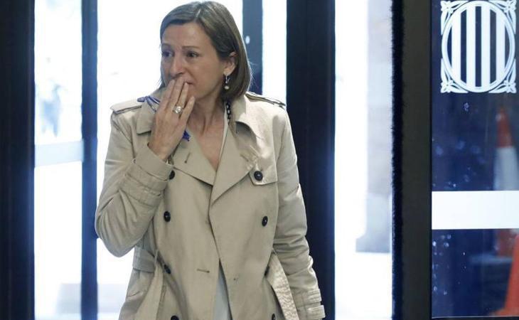 Carme Forcadell acaba entre lágrimas al regresar al Parlament