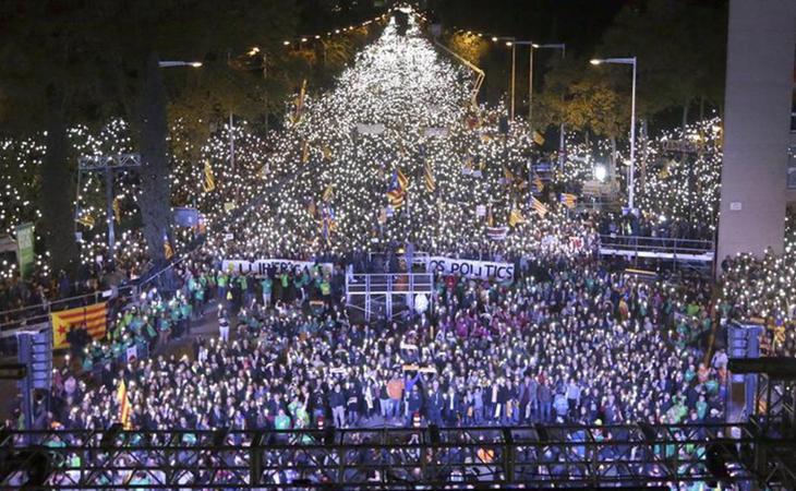 750.000 personas se manifiestan en Barcelona por la libertad de los exconsellers y 'los Jordis'