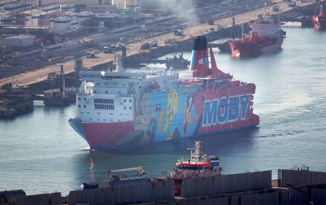 El barco 'Piolín' se marcha de Barcelona tras un mes y medio