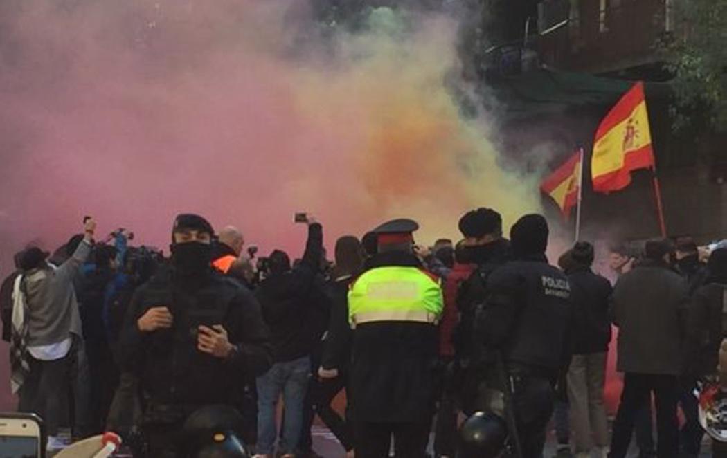 La extrema derecha ataca la sede de la CUP