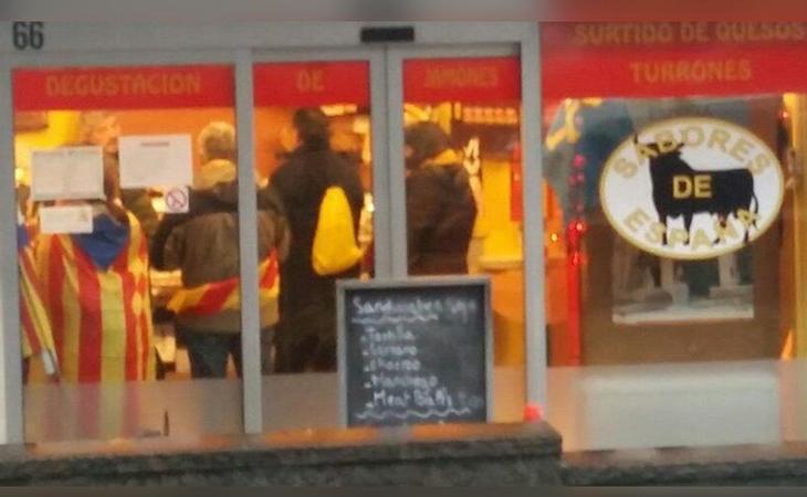 Los manifestantes independentistas terminan la concentración de Bruselas... comiendo en 'Sabores de España'